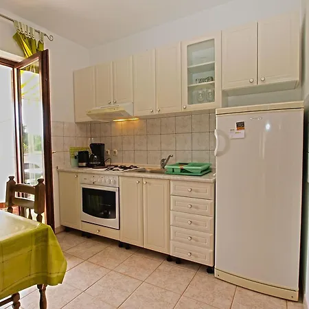 Apartment Stipe Banjole