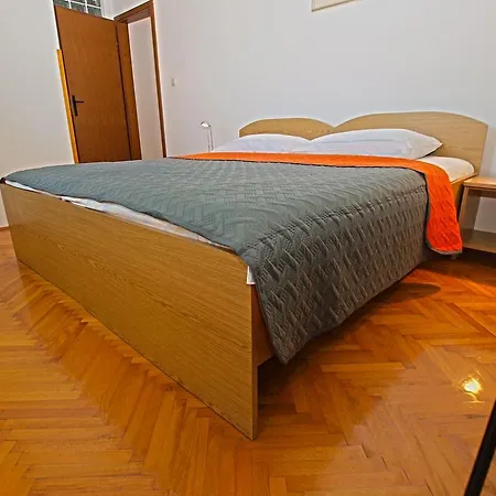 Apartment Stipe