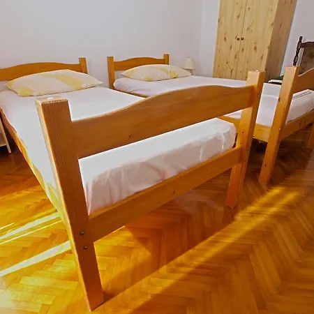 Apartment Stipe *